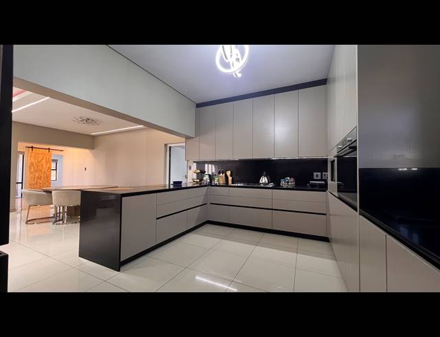 5 BEDROOM HOUSE FOR SALE IN MALMESBURY RURAL